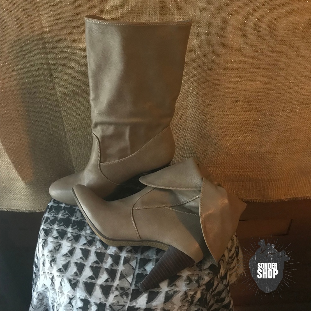 EUC Very Volatile Retro 80s Mid Calf Boots